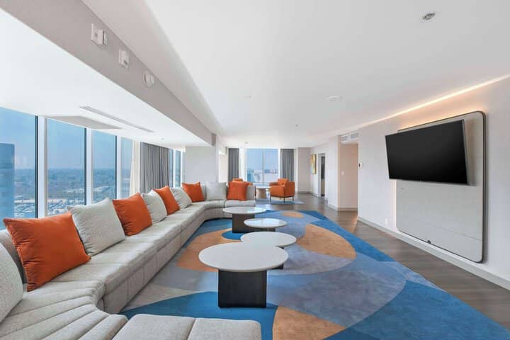 Room 44 of 82