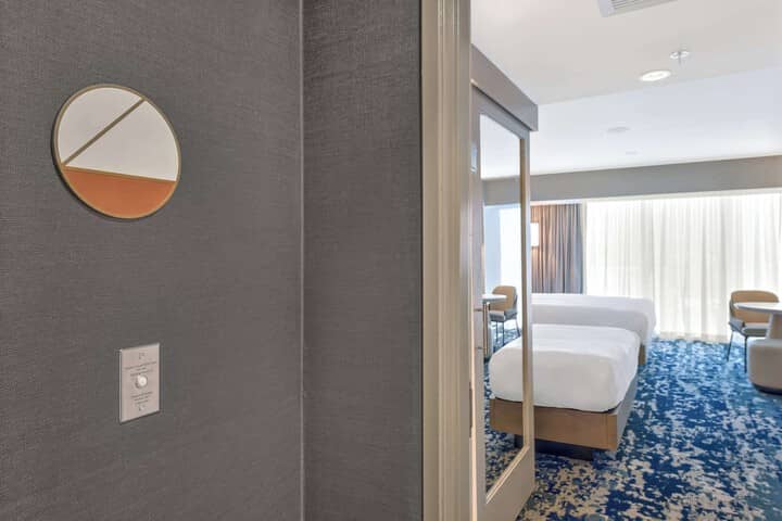 Room 27 of 82