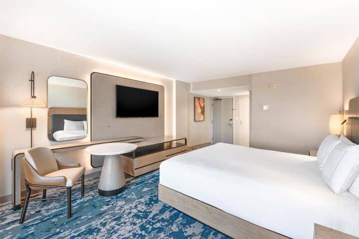 Room 32 of 82